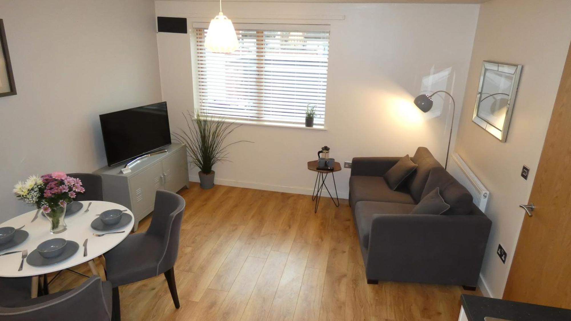 Three Bedroom Townhouse With Parking Telford Habitación foto