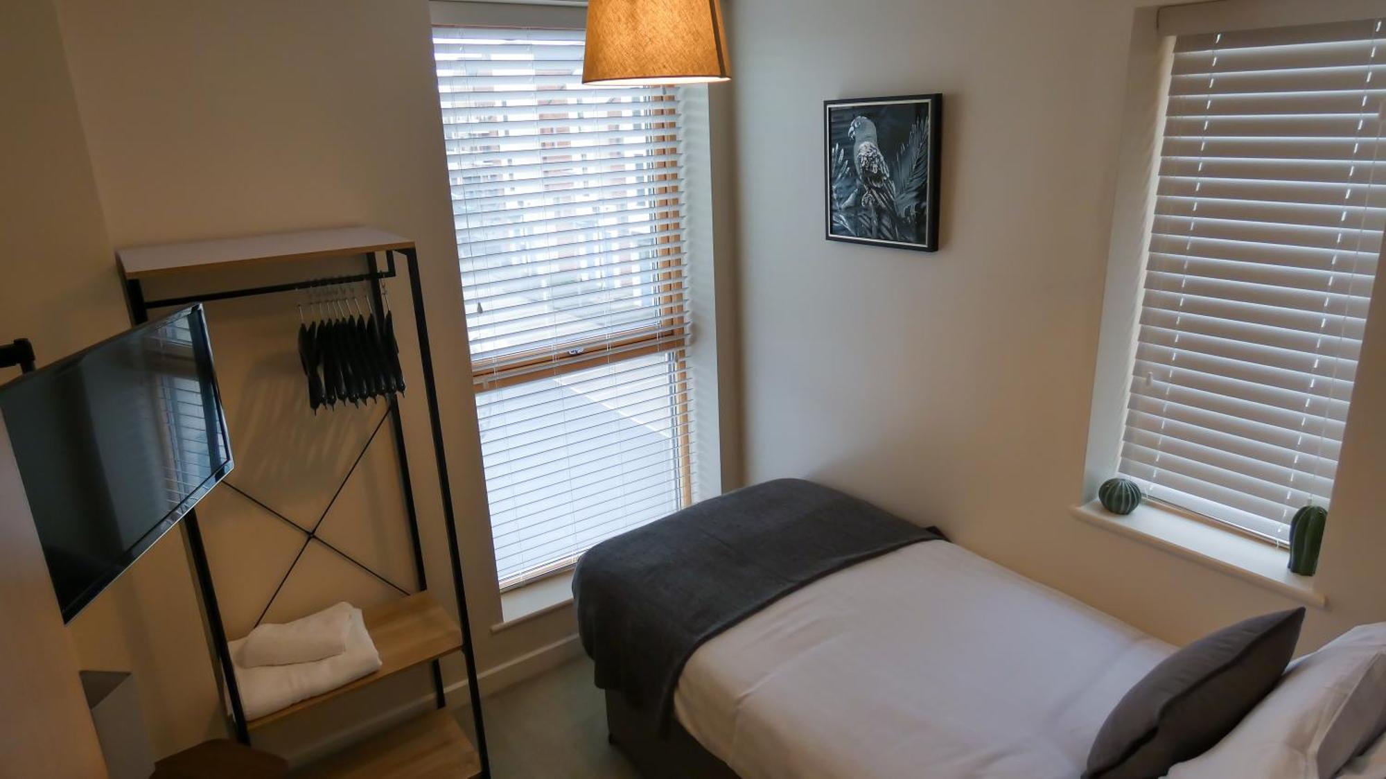 Three Bedroom Townhouse With Parking Telford Habitación foto