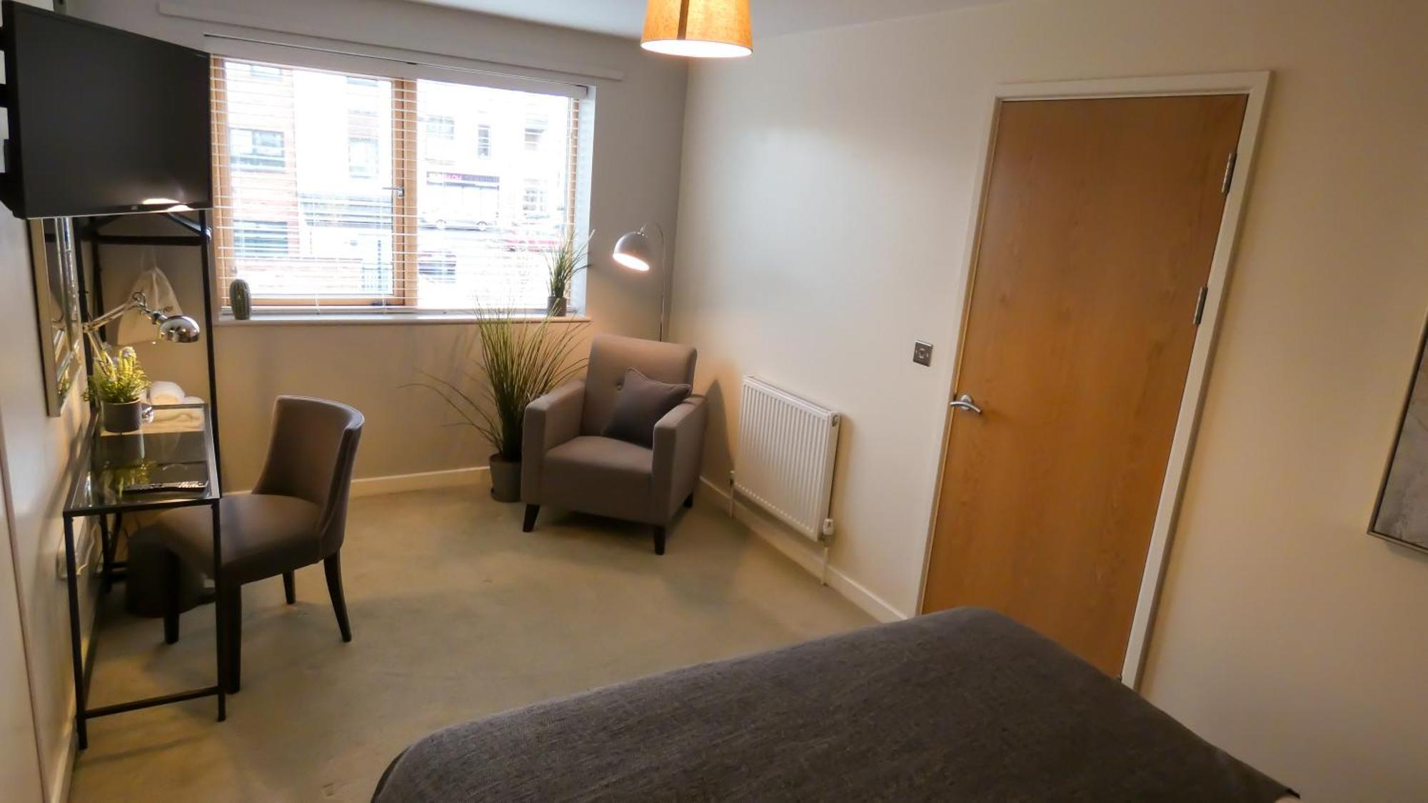 Three Bedroom Townhouse With Parking Telford Habitación foto