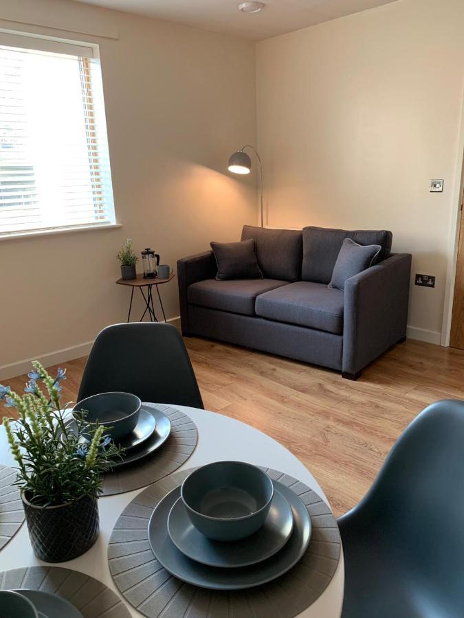 Three Bedroom Townhouse With Parking Telford Exterior foto